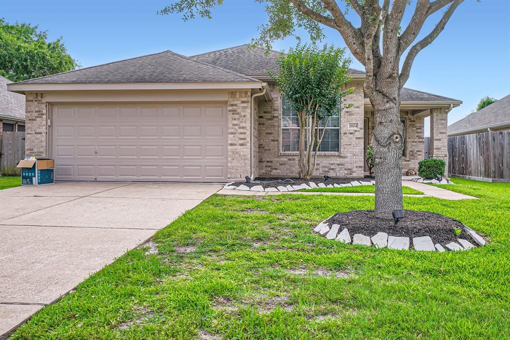 2604 Hewn Rock Way, Pearland, Texas image 5