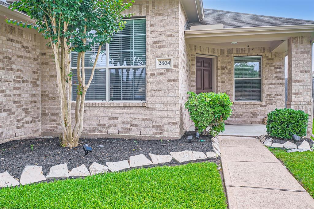 2604 Hewn Rock Way, Pearland, Texas image 4
