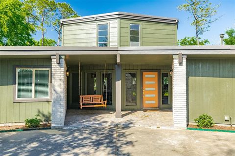 A home in Clute