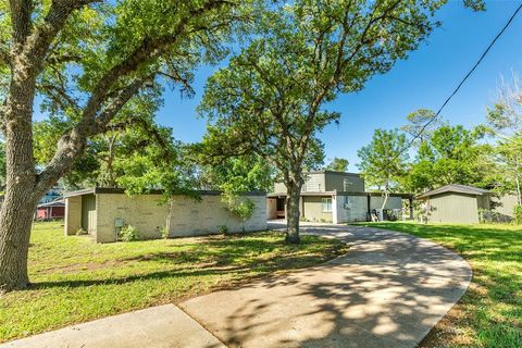 A home in Clute