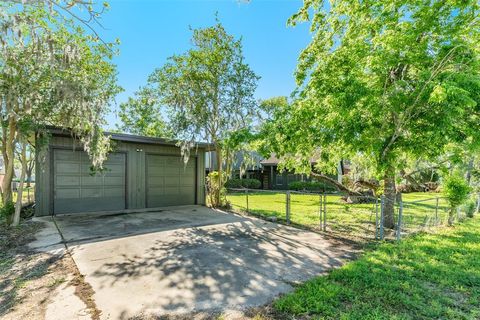 A home in Clute