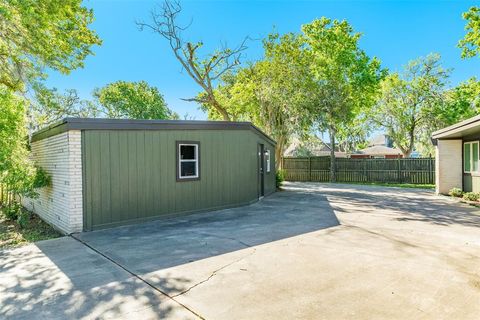 A home in Clute