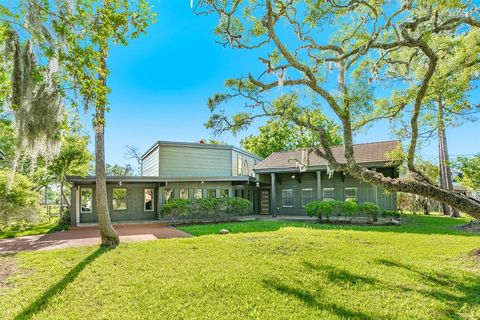 A home in Clute