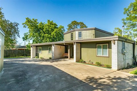 A home in Clute