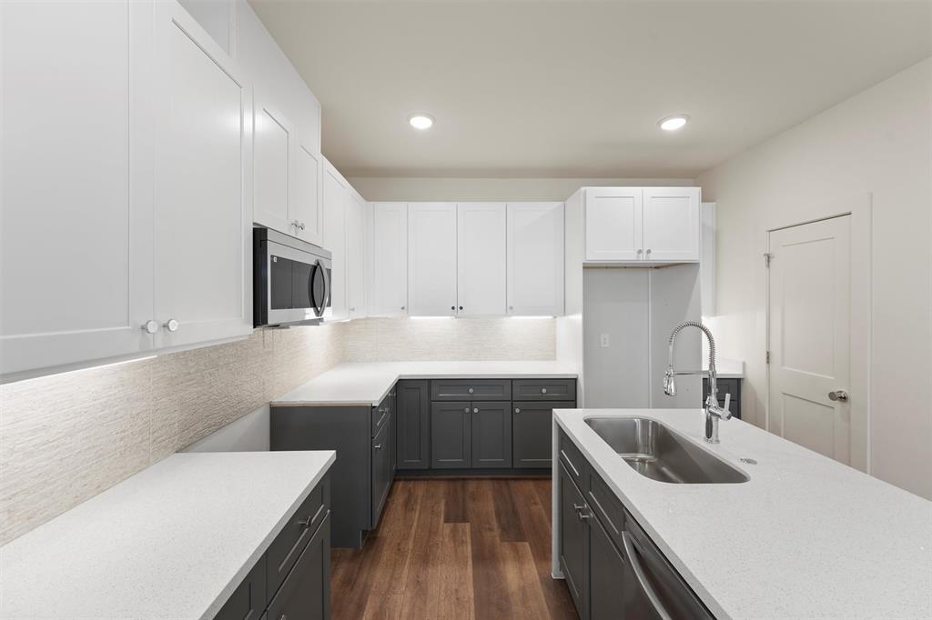 881 Rachel Street D - E