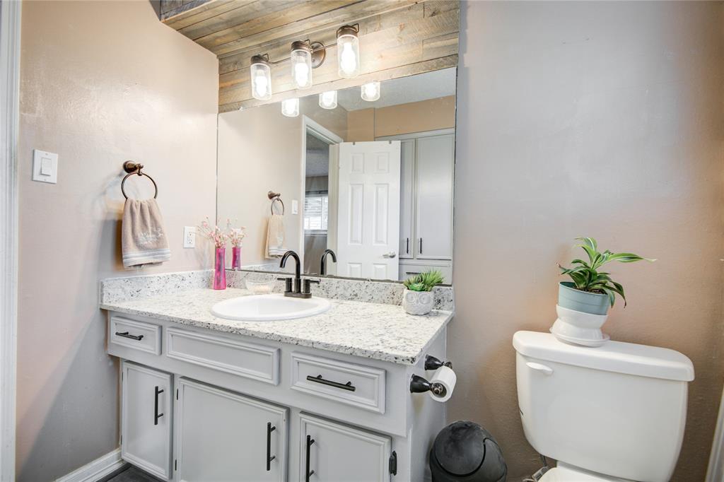 108 Southern Oaks Drive, Lake Jackson, Texas image 12