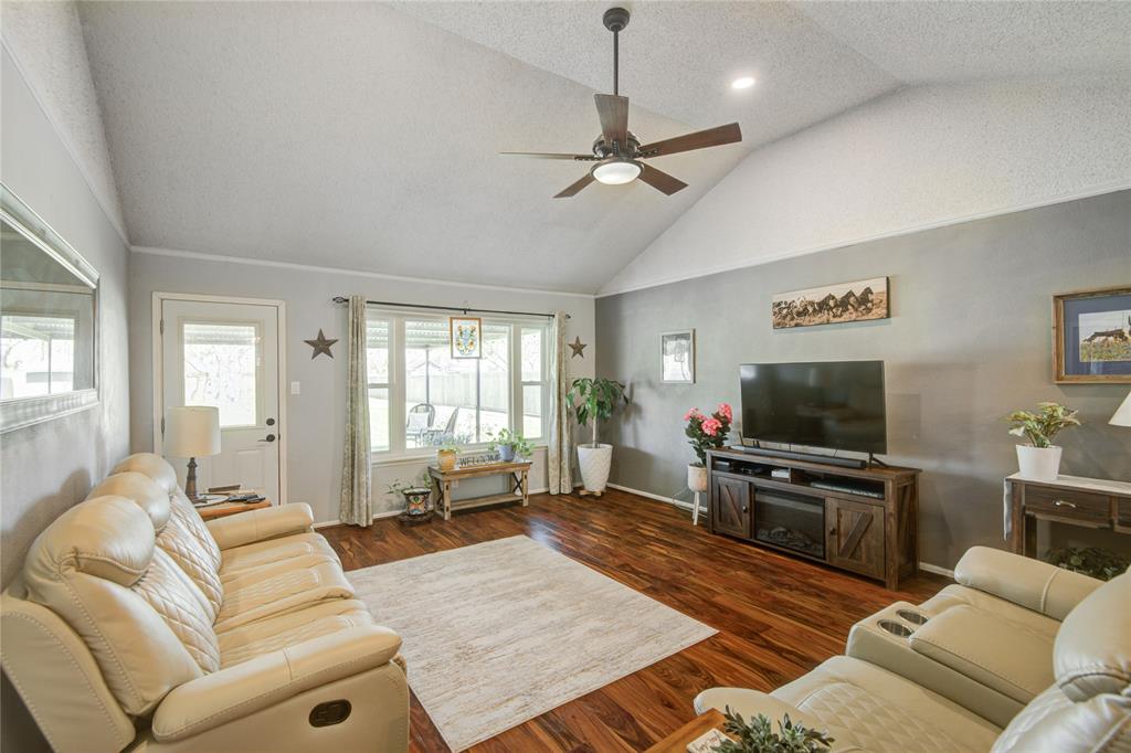 108 Southern Oaks Drive, Lake Jackson, Texas image 18