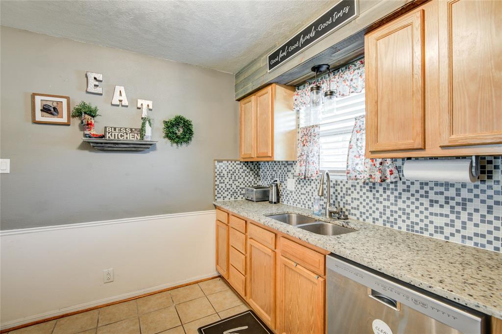 108 Southern Oaks Drive, Lake Jackson, Texas image 22