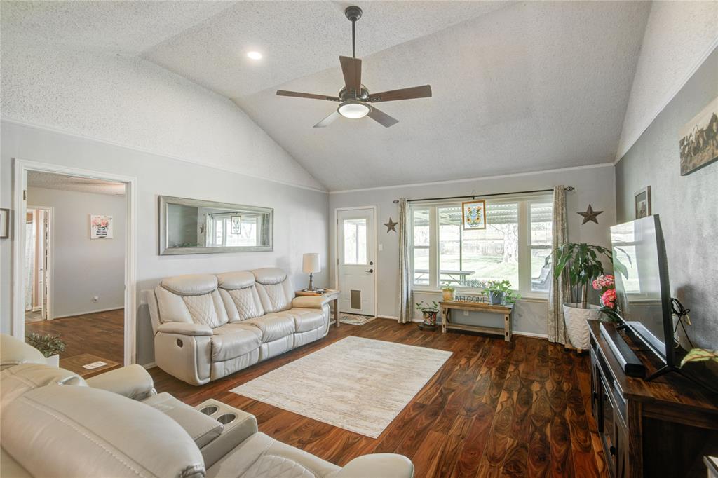 108 Southern Oaks Drive, Lake Jackson, Texas image 17