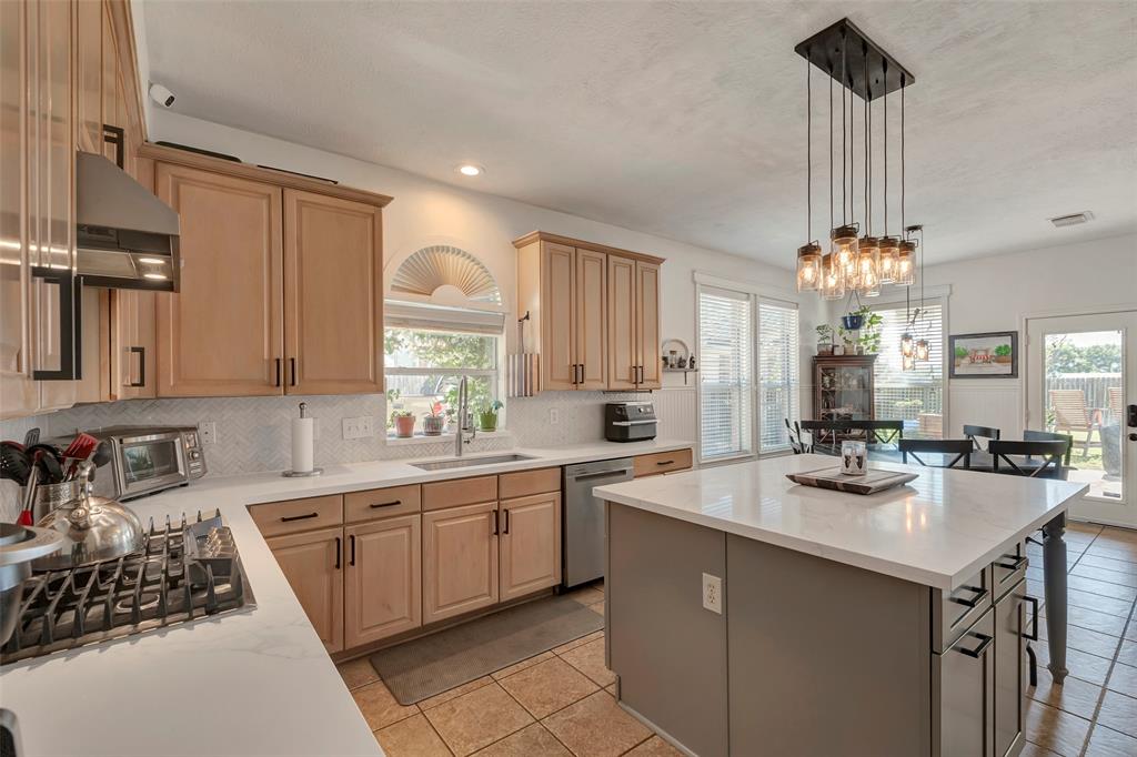 6919 S Gold River Circle, Missouri City, Texas image 10