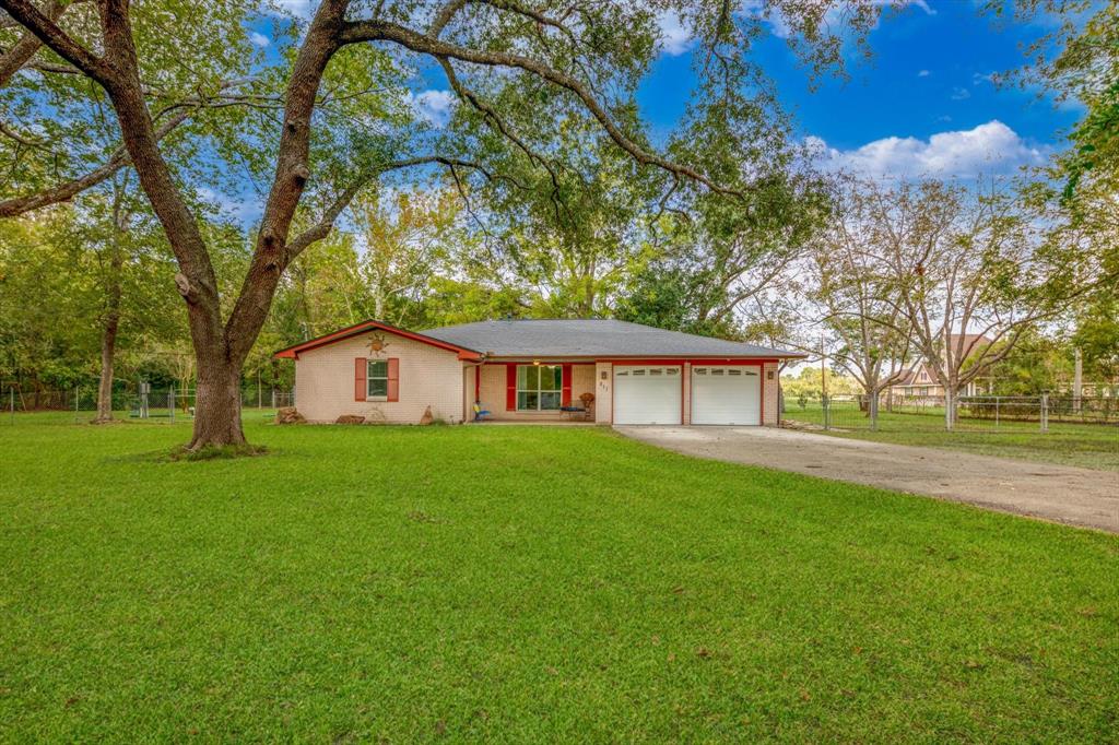 511 Barbers Hill Road, Highlands, Texas image 1