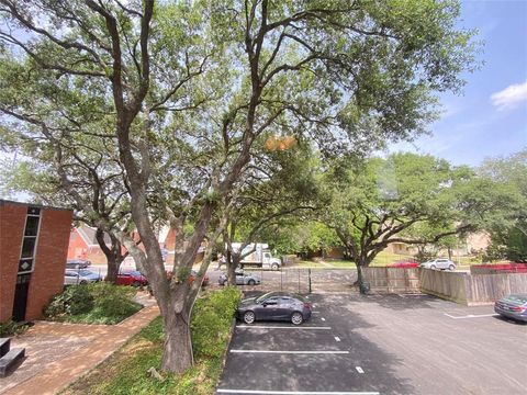 Photo of 1112 Lawrence Street #13, Houston, TX 77008 (MLS # 24417094)