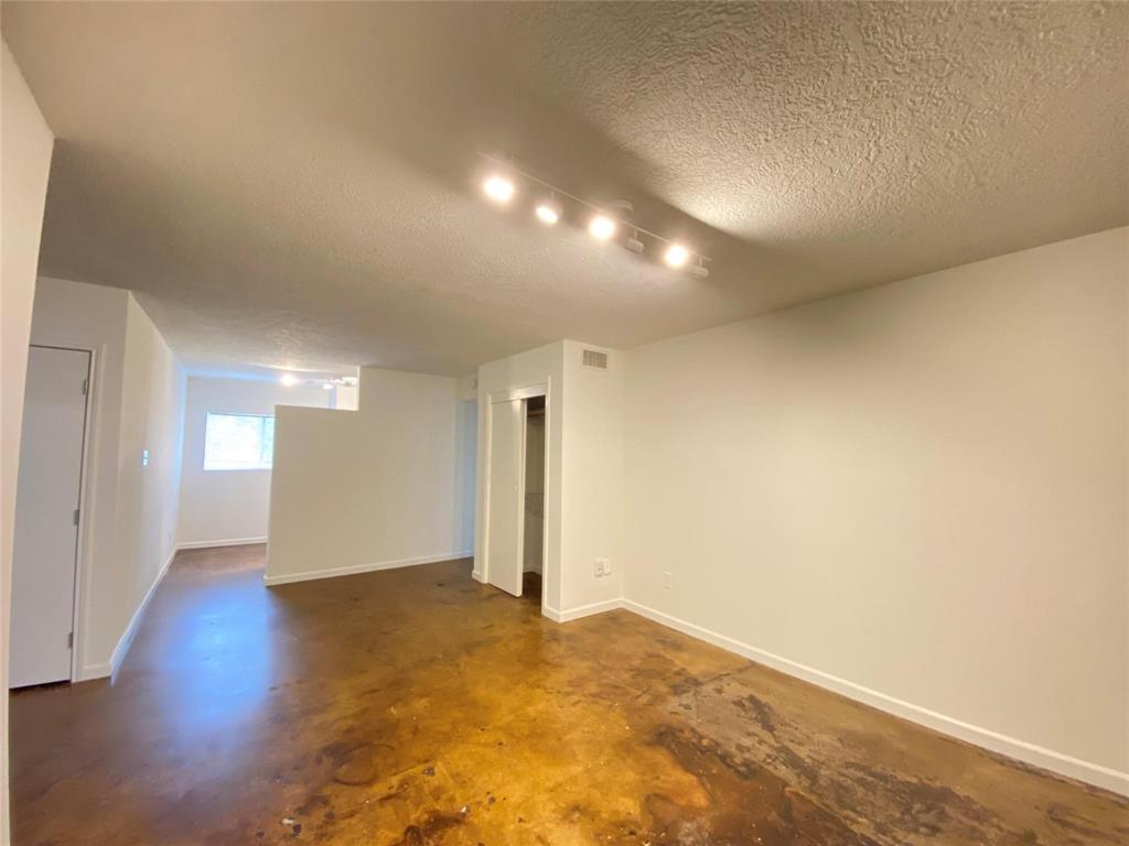 1112 Lawrence Street 13