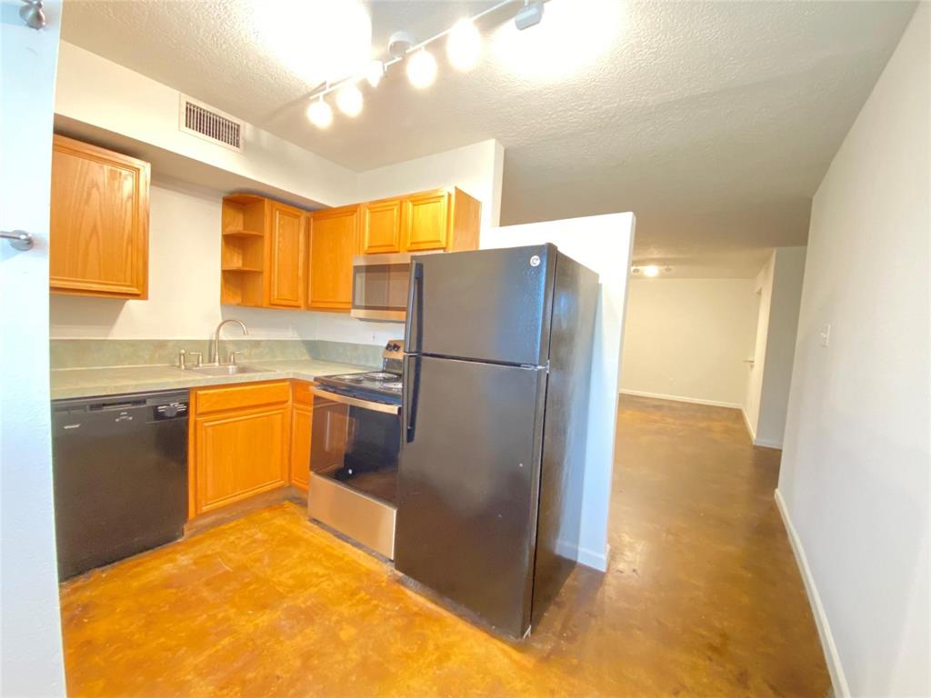 1112 Lawrence Street 13