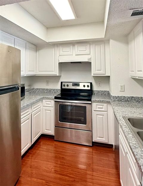 Photo of 2818 S Bartell Drive #25, Houston, TX 77054 (MLS # 94462262) Photo of 2818 S Bartell Drive #25, Houston, TX 77054 (MLS # 94462262)