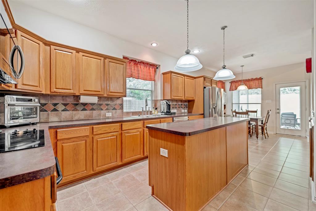 2610 Kimberly Dawn Drive, Conroe, Texas image 13