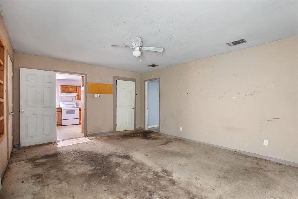 100 E Austin Street, Luling, Texas image 13