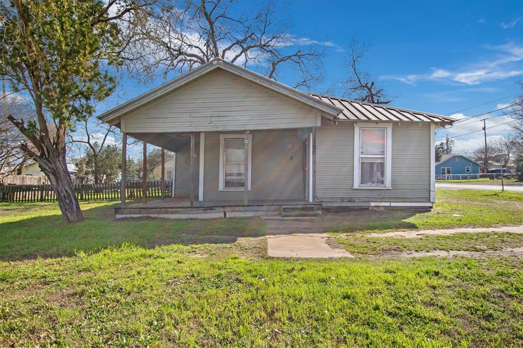 100 E Austin Street, Luling, Texas image 7