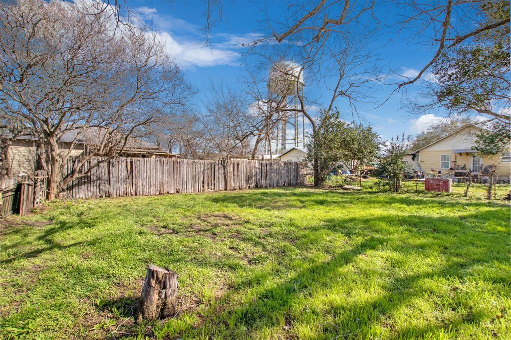 100 E Austin Street, Luling, Texas image 11