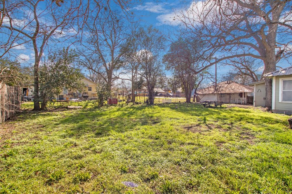 100 E Austin Street, Luling, Texas image 10