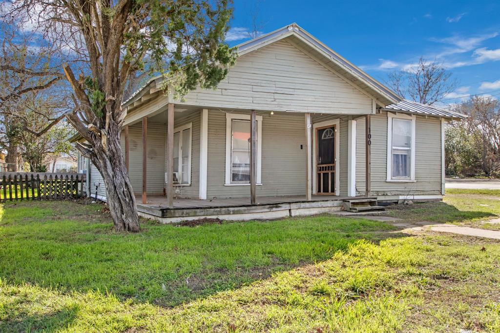 100 E Austin Street, Luling, Texas image 6