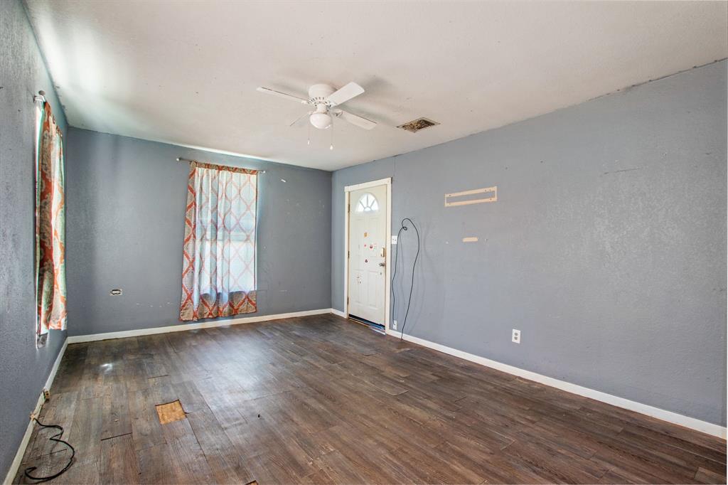 100 E Austin Street, Luling, Texas image 4