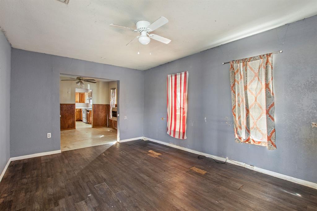 100 E Austin Street, Luling, Texas image 3