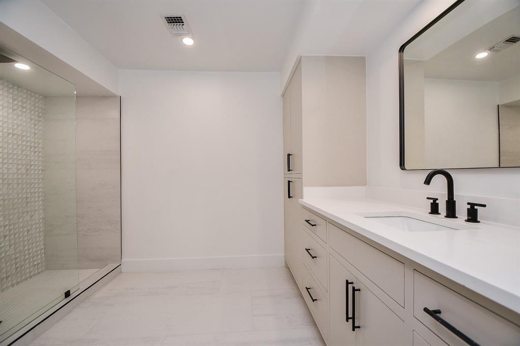 7528 Chevy Chase Drive, Houston, Texas image 32