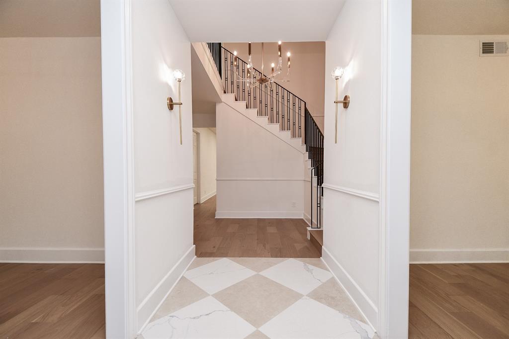 7528 Chevy Chase Drive, Houston, Texas image 5