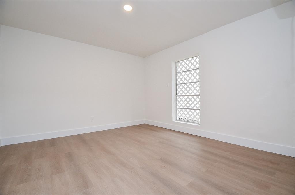 7528 Chevy Chase Drive, Houston, Texas image 33