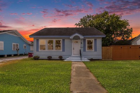 Single Family Residence in Freeport TX 1223 2nd Street.jpg