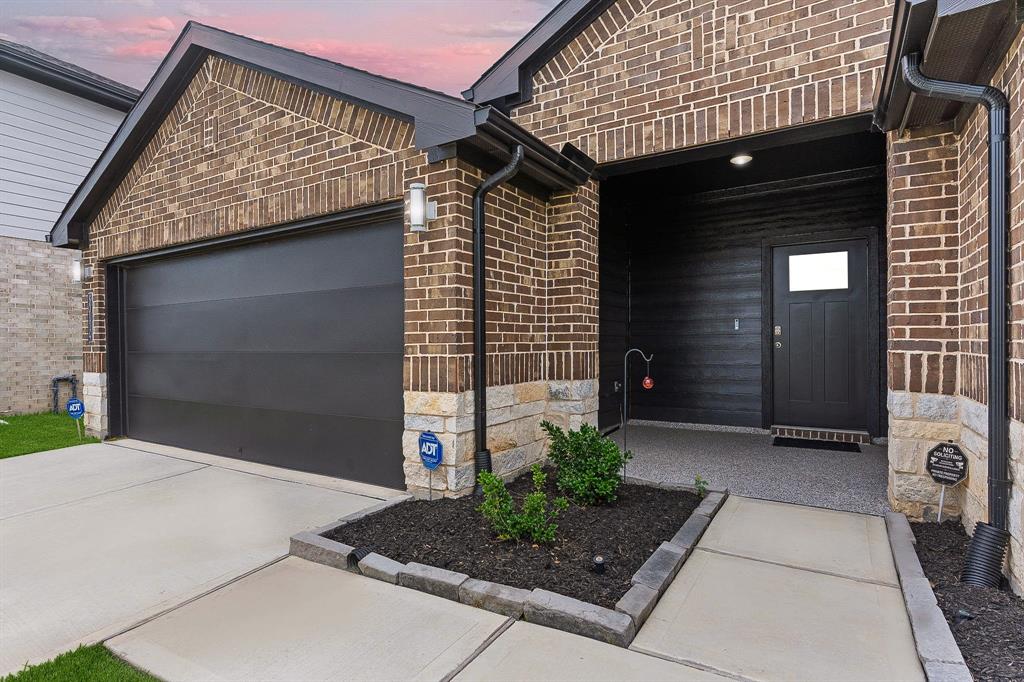 30114 Ousel Falls Lane, Fulshear, Texas image 3