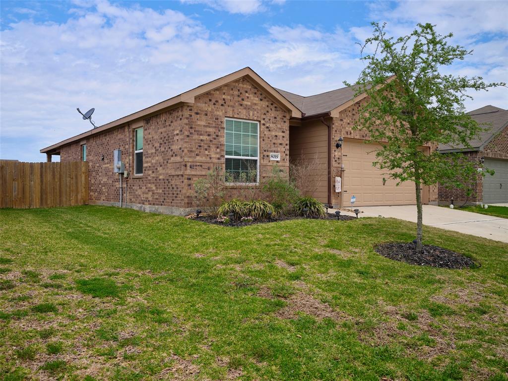 8019 Vacek Meadows Loop, Richmond, Texas image 2