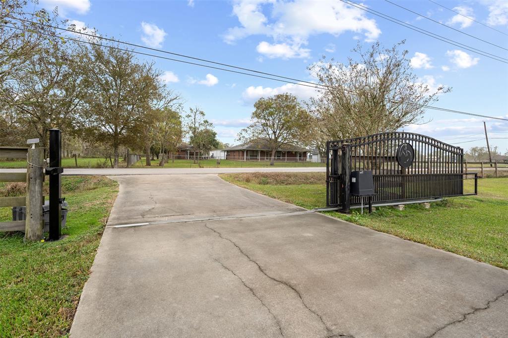 2019 Cemetery Road, Santa Fe, Texas image 37