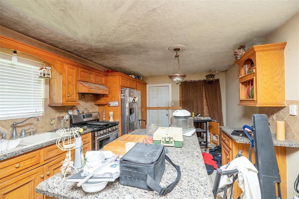 2911 Sunwood Drive, Houston, Texas image 2