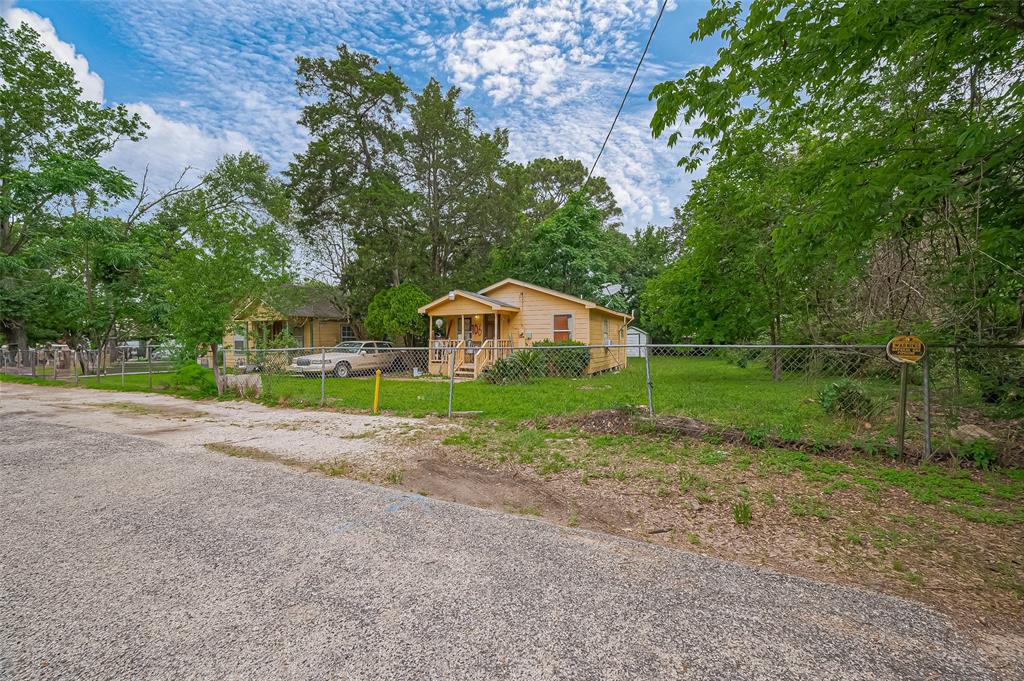 104 Dawson Street, Sealy, Texas image 2