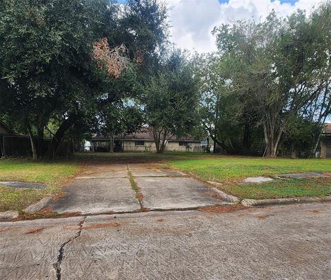 7709 Navasota Street Houston TX 77016