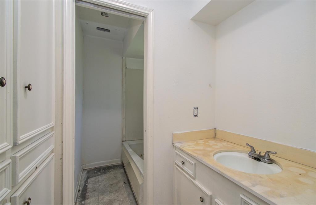 1002 Warwick Street, Eagle Lake, Texas image 30