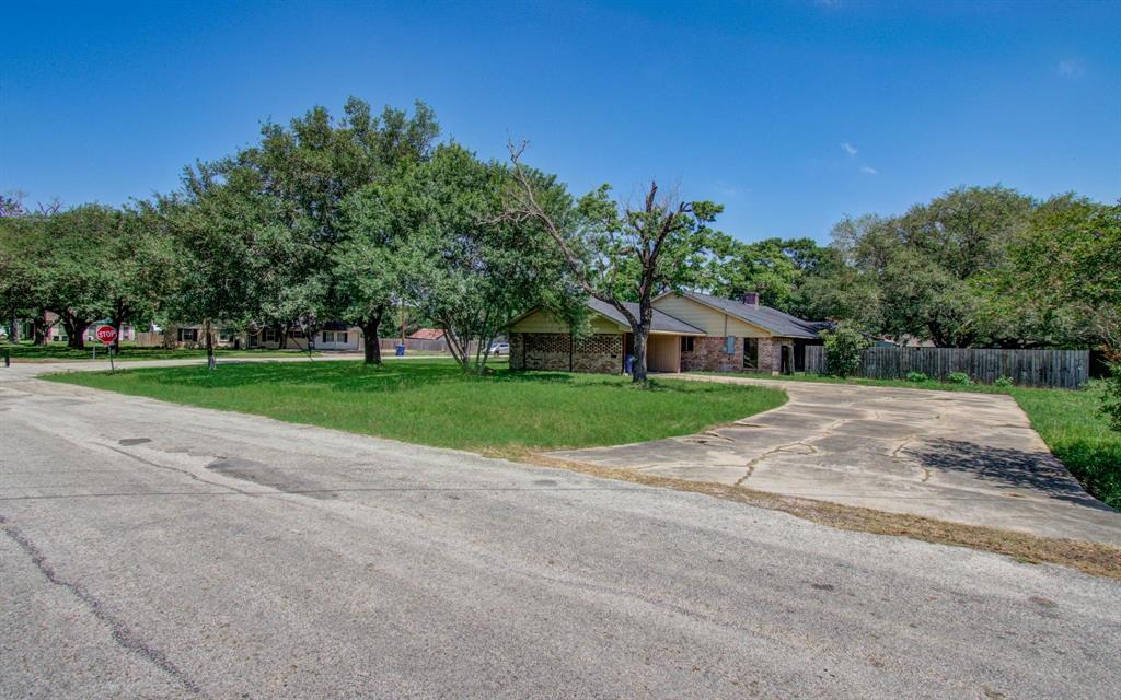 1002 Warwick Street, Eagle Lake, Texas image 5