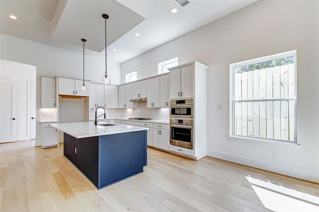 530 W 24th Street, Houston, Texas image 8