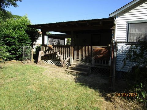 A home in Grapeland