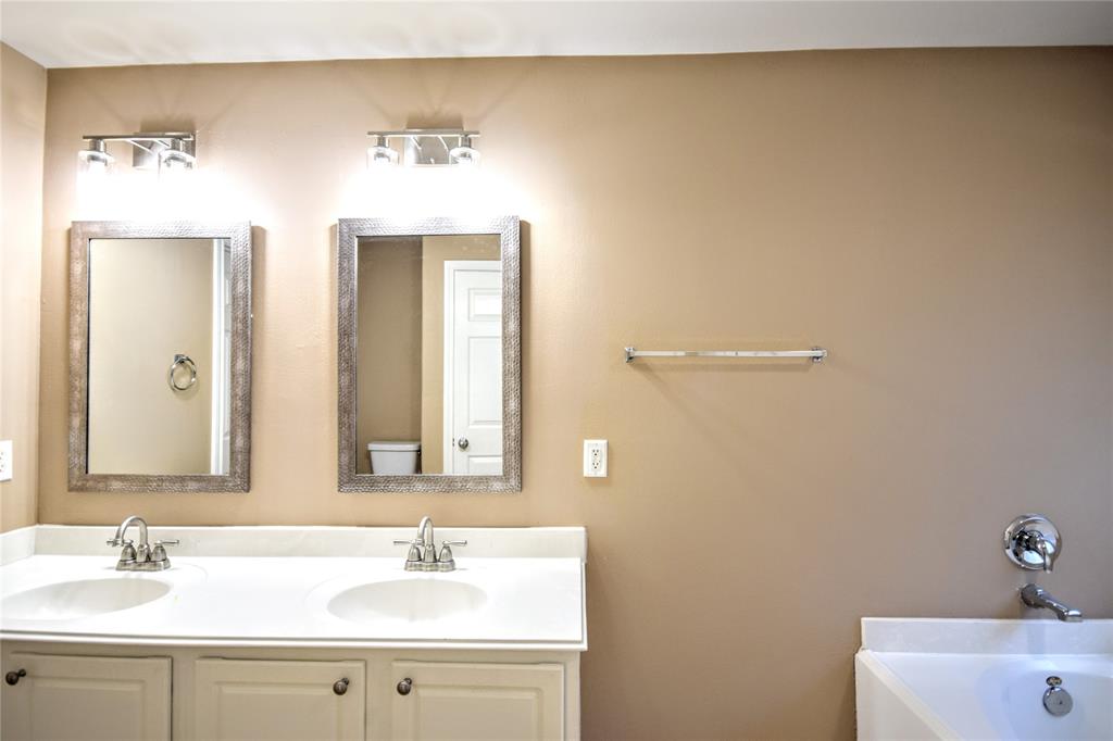 Photo 22 of 33 of 25274 Finchgrove Lane townhome