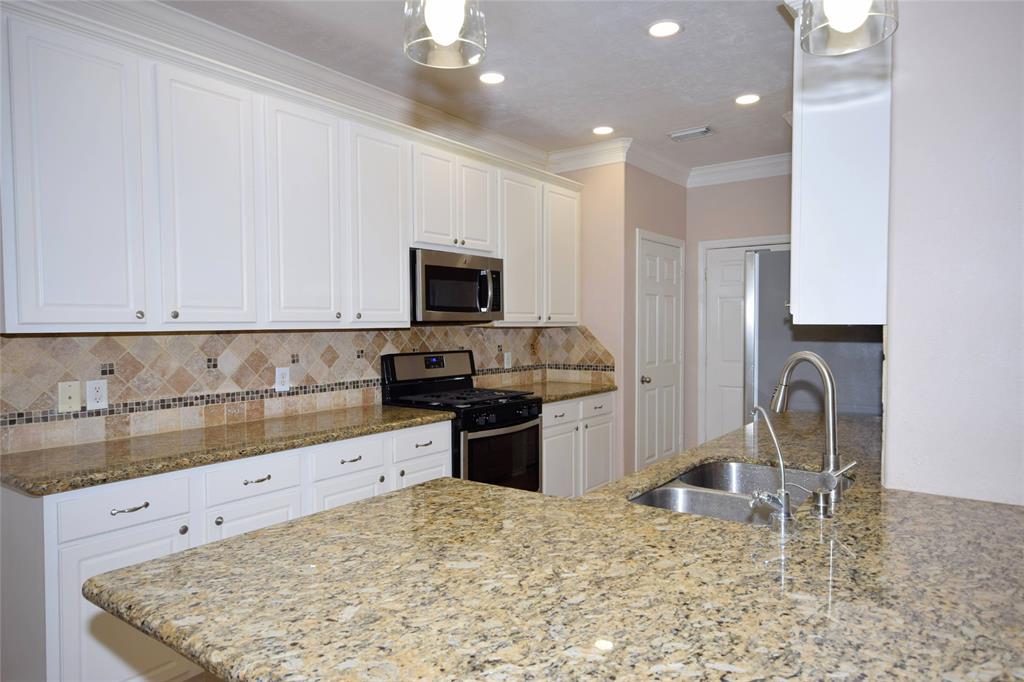 Photo 9 of 33 of 25274 Finchgrove Lane townhome