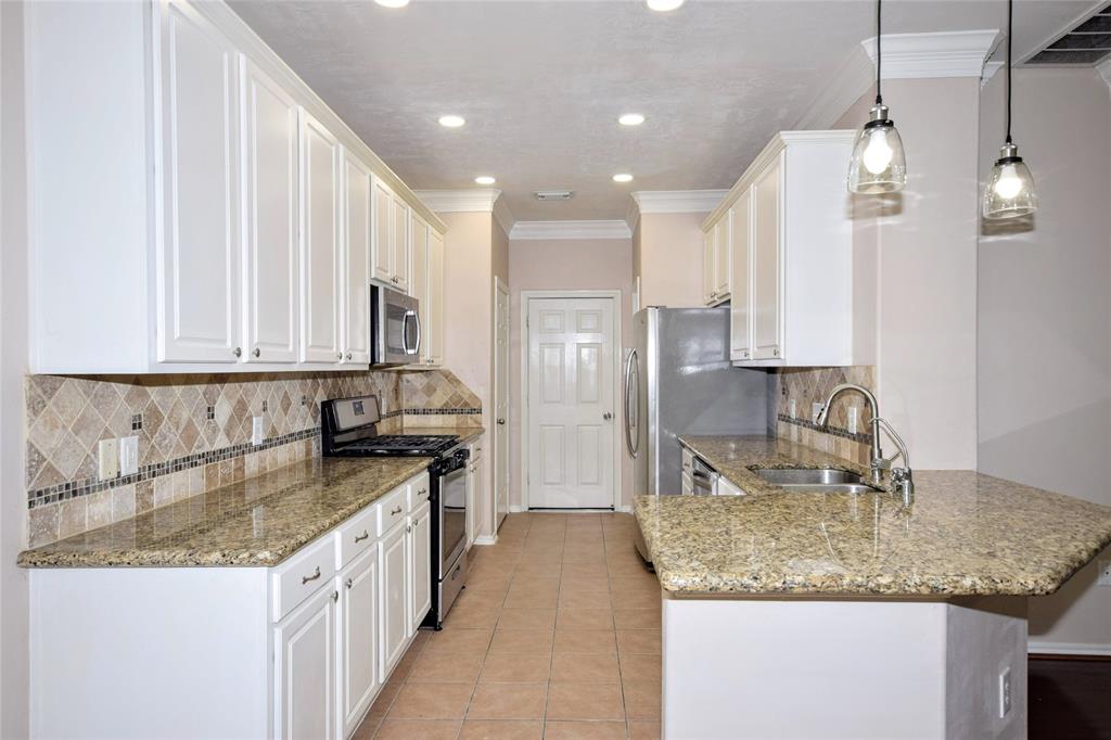 Photo 6 of 33 of 25274 Finchgrove Lane townhome