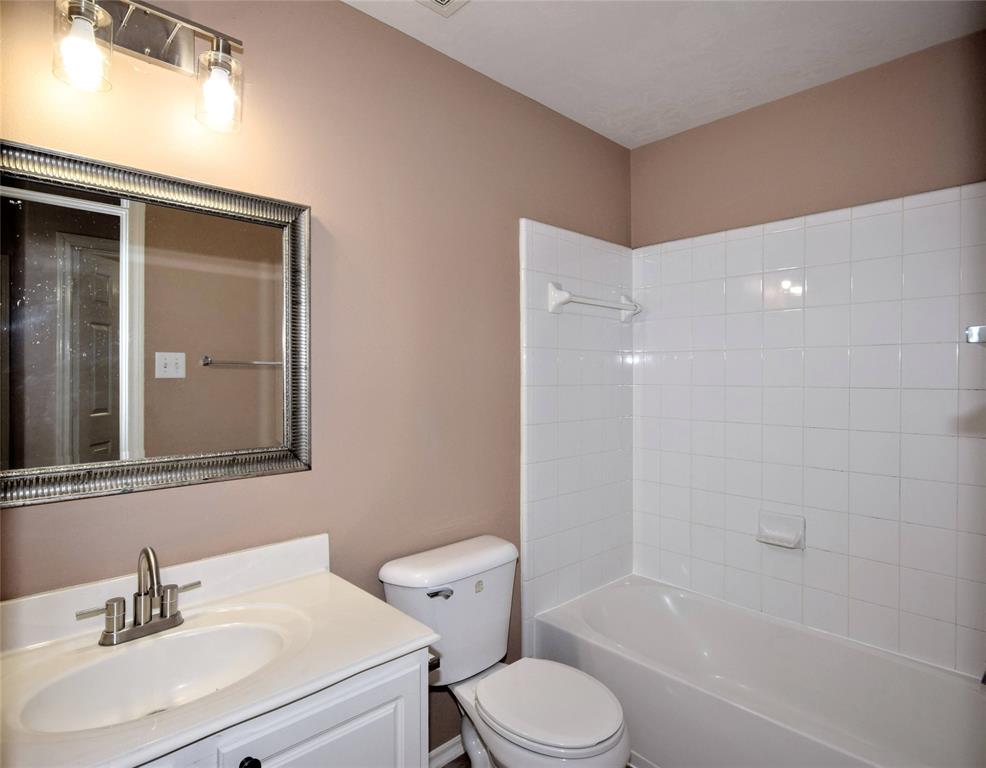 Photo 16 of 33 of 25274 Finchgrove Lane townhome