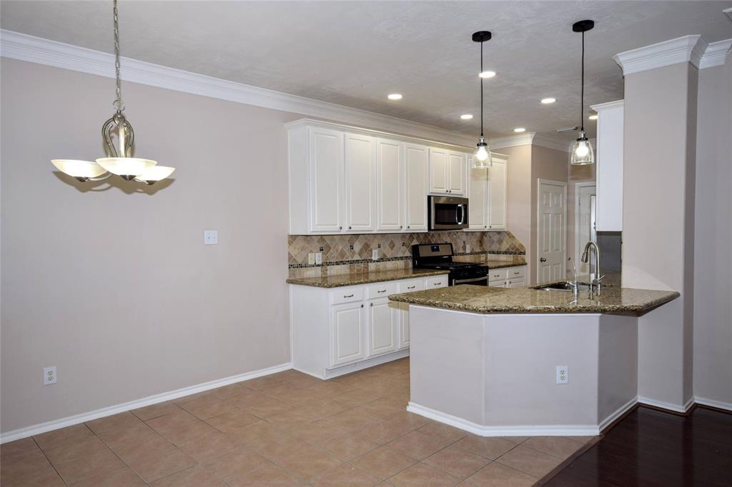 Photo 5 of 33 of 25274 Finchgrove Lane townhome