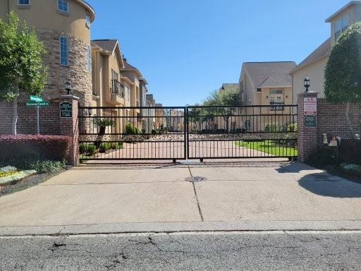 11014 Sherwood Ridge Drive, Houston, Texas image 3