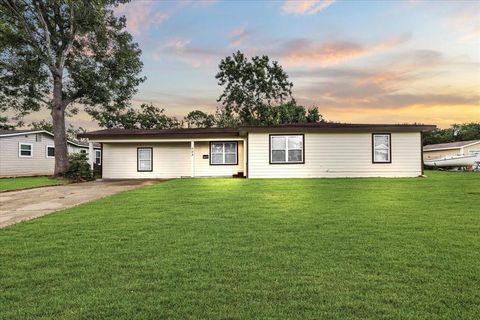 A home in Lake Jackson