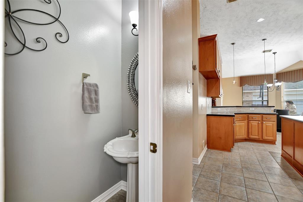 3015 Newbrook Drive, Pearland, Texas image 26