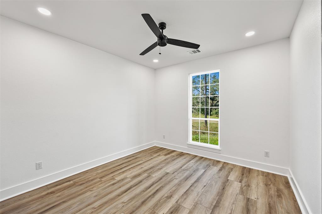554 Six Gun Trail, Angleton, Texas image 25